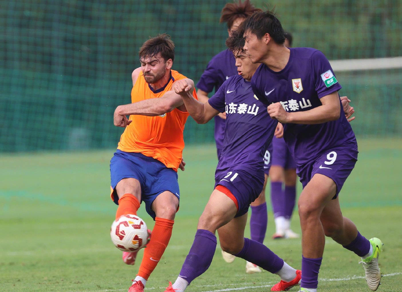 济南泰山遭逢惨败，保级压力不容小觑