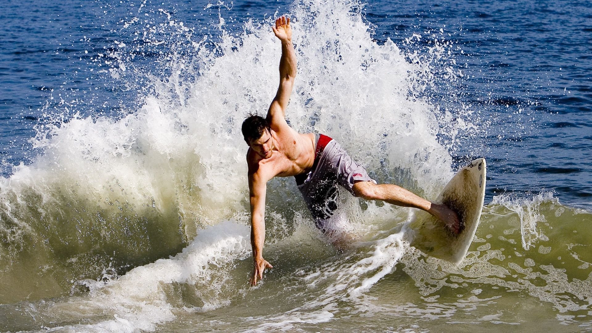 蓝白与蓝军的唯一交锋，苏亚雷斯在南美与欧洲的裂缝中刻下传奇